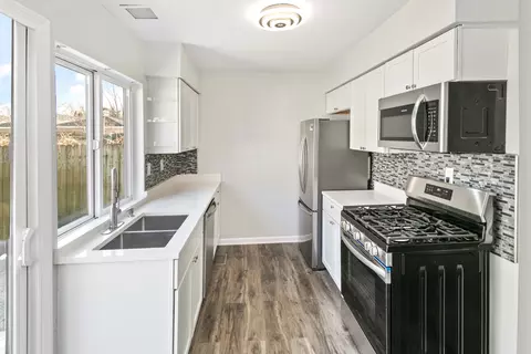 Kitchen - 118 Springleaf Dr, Bolingbrook, IL 60440 photo 1 of 3