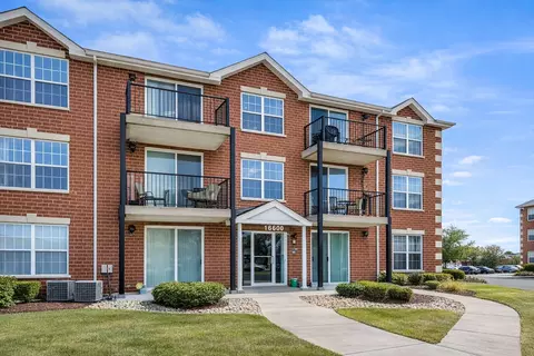 16600 Liberty Cir #3S, Orland Park, IL 60467