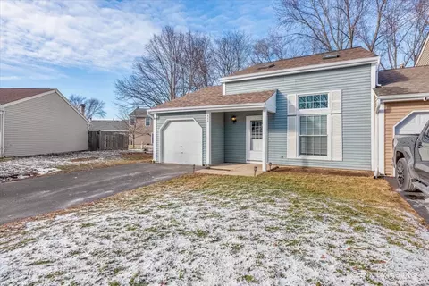 624 Yale Ln #624, Island Lake, IL 60042