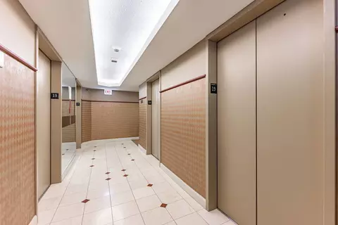 Entry Way - Undisclosed, Chicago, IL 60613 photo 3 of 4