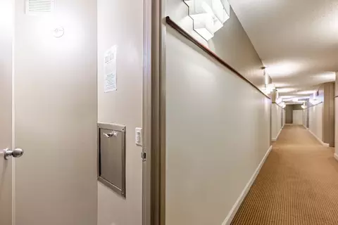 Entry Way - Undisclosed, Chicago, IL 60613 photo 2 of 4