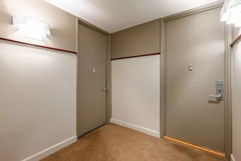 Entry Way - Undisclosed, Chicago, IL 60613 photo 1 of 4