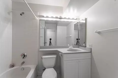 Bath - Undisclosed, Chicago, IL 60613 photo 1 of 1