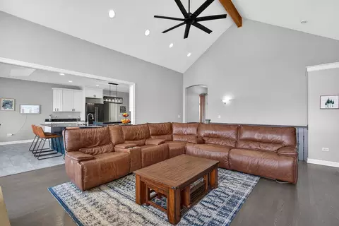 Living - 2804 Ninovan Ln, Minooka, IL 60447 photo 3 of 4
