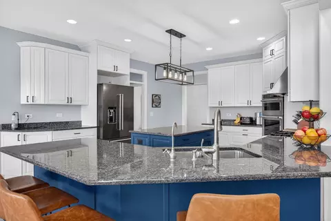 Kitchen - 2804 Ninovan Ln, Minooka, IL 60447 photo 10 of 12