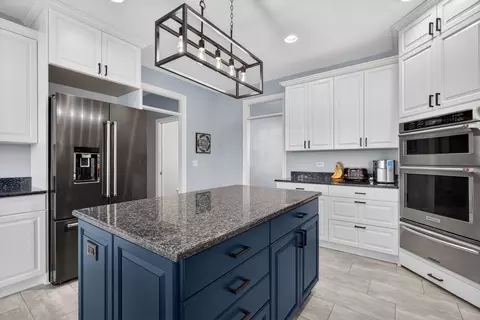 Kitchen - 2804 Ninovan Ln, Minooka, IL 60447 photo 7 of 12
