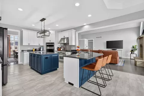 Kitchen - 2804 Ninovan Ln, Minooka, IL 60447 photo 4 of 12