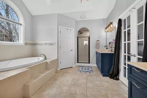 Bath - 2804 Ninovan Ln, Minooka, IL 60447 photo 3 of 10