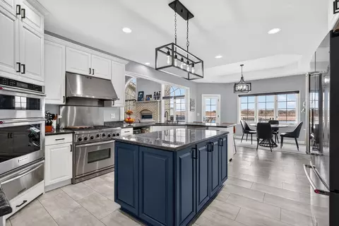 Kitchen - 2804 Ninovan Ln, Minooka, IL 60447 photo 6 of 12