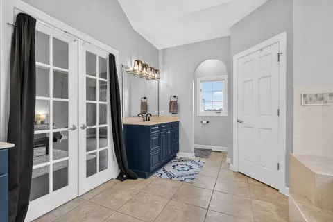Bath - 2804 Ninovan Ln, Minooka, IL 60447 photo 4 of 10