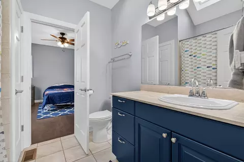 Bath - 2804 Ninovan Ln, Minooka, IL 60447 photo 9 of 10
