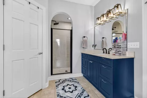 Bath - 2804 Ninovan Ln, Minooka, IL 60447 photo 2 of 10