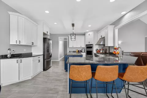 Kitchen - 2804 Ninovan Ln, Minooka, IL 60447 photo 3 of 12