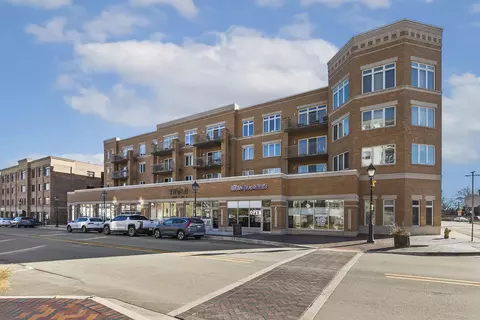 1 S Lincoln Ave #206, Lombard, IL 60148