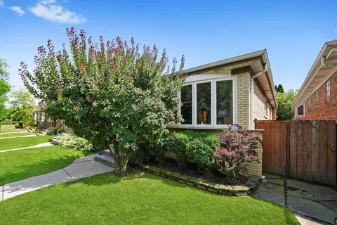 4551 W Foster Ave, Chicago, IL 60630