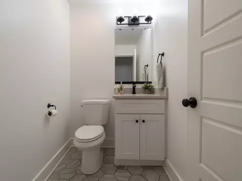 Bath - 357 W Park Ave, Aurora, IL 60506 photo 3 of 3