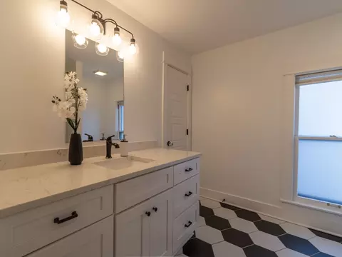 Bath - 357 W Park Ave, Aurora, IL 60506 photo 2 of 3