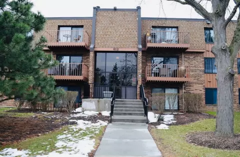 612 Waterford Rd #1B, Schaumburg, IL 60193