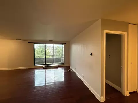 Living - 7 E Carriageway Dr #311, Hazel Crest, IL 60429 photo 1 of 4