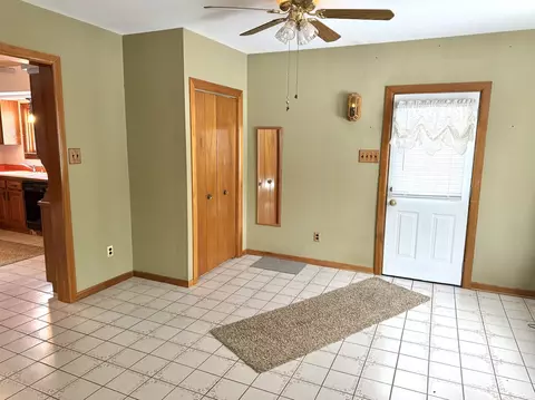 Entry Way - 6 S151 Old Eola Rd, Eola, IL 60519 photo 3 of 6