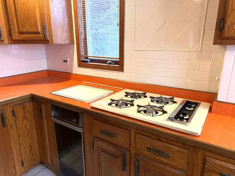 Kitchen - 6 S151 Old Eola Rd, Eola, IL 60519 photo 5 of 6