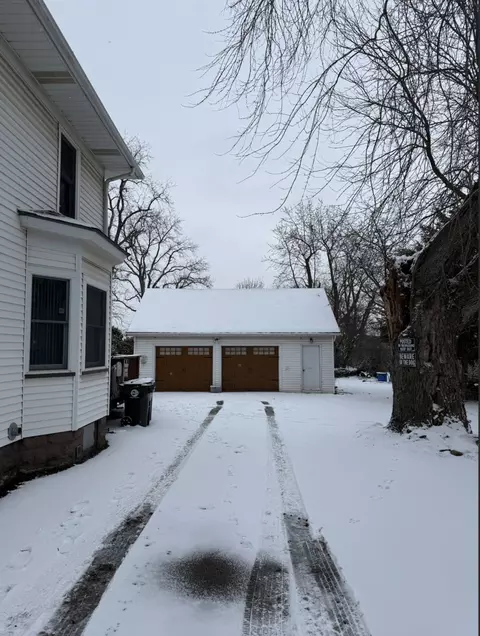 Exterior - 6 S151 Old Eola Rd, Eola, IL 60519 photo 5 of 26