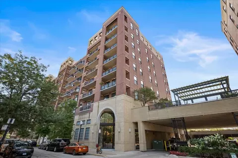 811 W 15th Pl #708, Chicago, IL 60608