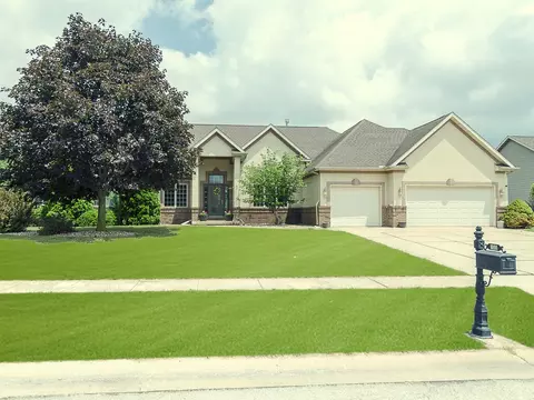 100 Walden Pond Blvd, Monticello, IL 61856