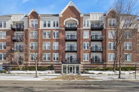 7753 Van Buren St #211, Forest Park, IL 60130