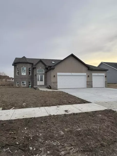 8252 Dylan Dr, Merrillville, IN 46410