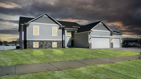 8246 Dylan Dr, Merrillville, IN 46410