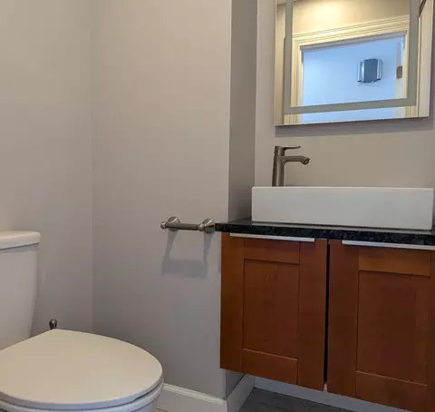 Bath - 700 Lakeside Cir Dr, Wheeling, IL 60090 photo 1 of 6