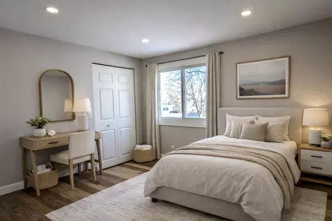 Bedroom - 700 Lakeside Cir Dr, Wheeling, IL 60090 photo 2 of 3