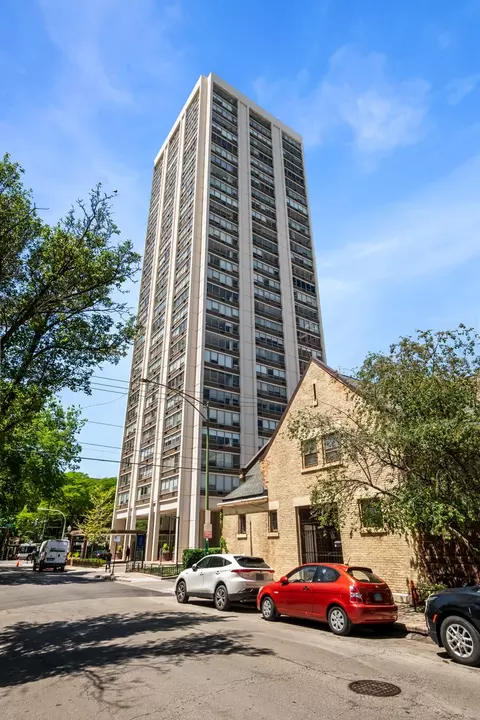 70 W Burton Pl #704F, Chicago, IL 60610