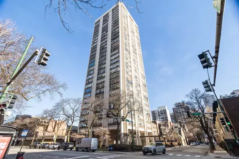 70 W Burton Pl #704F, Chicago, IL 60610