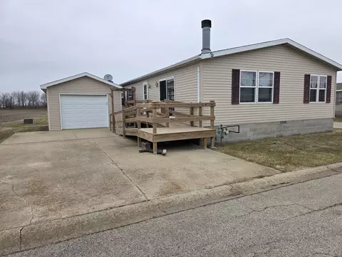 106 Champion Dr, Chenoa, IL 61726