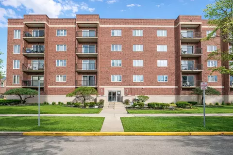 1330 Perry St #504, Des Plaines, IL 60016
