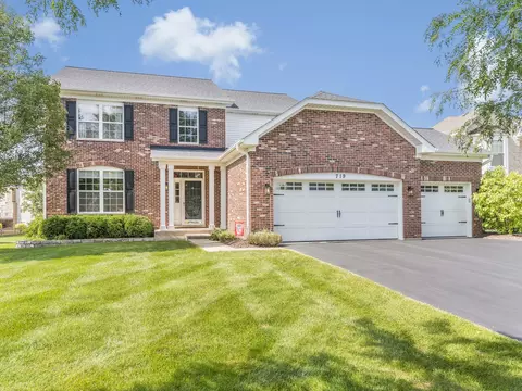 719 Eagle Brook Ln, Naperville, IL 60565