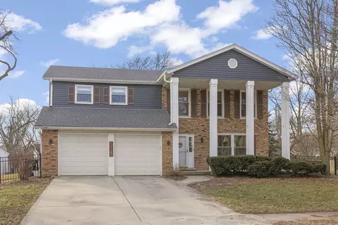 1125 Huntleigh Dr, Naperville, IL 60540