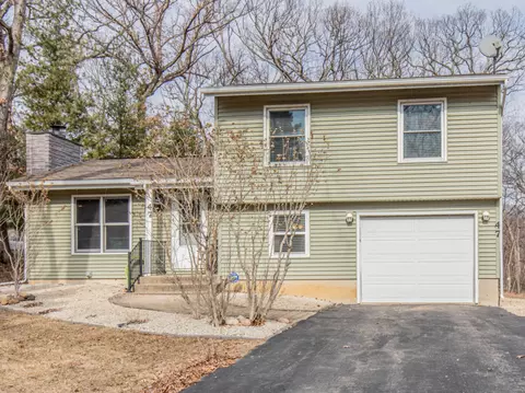 47 Lake Thunderbird Dr, Putnam, IL 61560