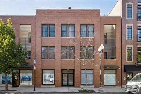 4118 N Lincoln Ave #202, Chicago, IL 60618