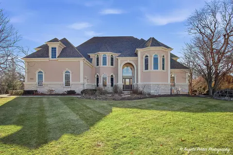 3513 Deep Wood Dr, Crystal Lake, IL 60012