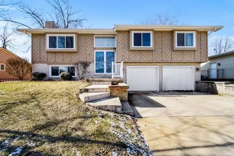 5 Pembrook Cir, Bloomington, IL 61704