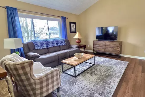 Living - 5 Pembrook Cir, Bloomington, IL 61704 photo 1 of 4