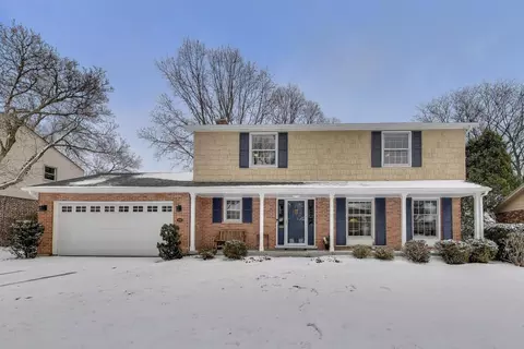 913 N Arrowhead Dr, Palatine, IL 60074