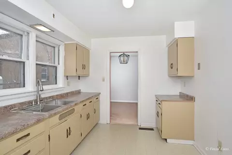 Kitchen - 800 Morgan St, Elgin, IL 60123 photo 1 of 2