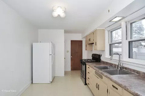 Kitchen - 800 Morgan St, Elgin, IL 60123 photo 2 of 2