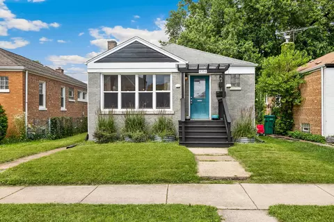 9356 S Richmond Ave, Evergreen Park, IL 60805