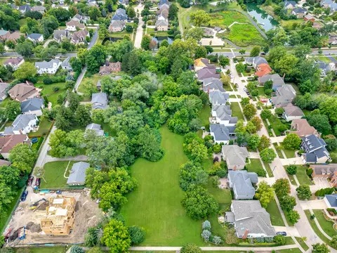 5725 S Wilmette Ave, Westmont, IL 60559