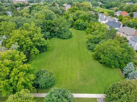 5725 S Wilmette Ave, Westmont, IL 60559